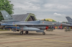 πολεμικα αεροσκαφη αεροδρομιο