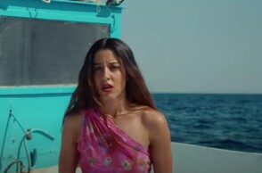 Μαρίνα Σάττι: Κυκλοφόρησε το βιντεοκλίπ του «Αχ Θάλασσα» - Το μήνυμα για τον πατέρα της και τους πρόσφυγες