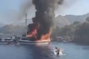 Τουρκία: Στις φλόγες τουριστικό σκάφος στον Μαρμαρά με 110 άτομα - Αγώνας για τη διάσωση των 110 επιβατών
