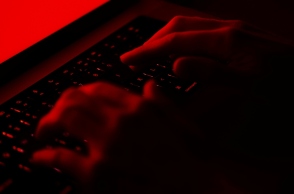 2 χερια, πληκτρολογιο