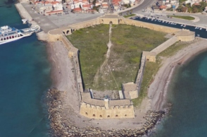 Άποψη του Κάστρου Αντιρρίου από ψηλά