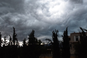 συννεφα, δεντρα, πολυκατοκιες