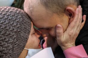 Ανταλλαγή κρατουμένων: Ποιοι απελευθερώθηκαν και ποιοι επιστρέφουν σπίτι τους;