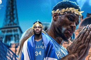 Η FIBA αποθεώνει τον Γιάννη Αντετοκούνμπο: «Ο Έλληνας Θεός αναδύεται»