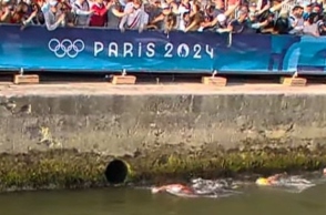 κολυμβητες σε ποταμι