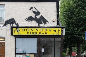 Δύο πελεκάνοι αποτελούν το πέμπτο έργο του Basksy μέσα σε μια εβδομάδα στο Λονδίνο