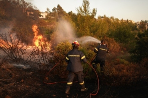 πυροσβεστες, φωτια, σπιτια