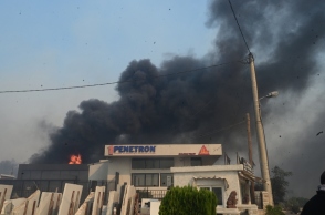 εργοστασι καιγεται, καπνοι