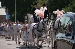 αλογα, κηδεια, νεκροφορα, πληθος