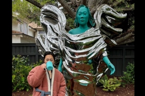 Ο Μαρκ Ζάκερμπεργκ έκανε δώρο στη γυναίκα του ένα άγαλμα με τη μορφή της για να εκφράσει την αγάπη του