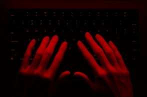 2 χερια, πληκτρολογιο