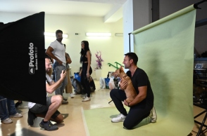 Ρωμανός: «Βίντεο εθελοντών επιβεβαιώνει την fake υιοθεσία πυρόπληκτου σκύλου από τον Κασσελάκη» 