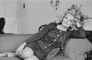 Πέθανε η εμβληματική ηθοποιός Τζίνα Ρόουλαντς