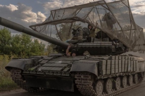 ουκρανικο τανκ με στρατιωτες