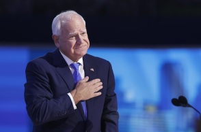 Ο «προπονητής» Τιμ Γουόλζ αποδέχθηκε το χρίσμα για την αντιπροεδρία των ΗΠΑ