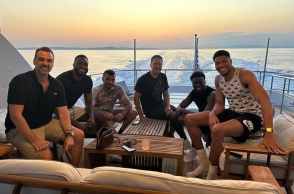  ο Γιάννης Αντετοκούνμπο με τα αδέλφια