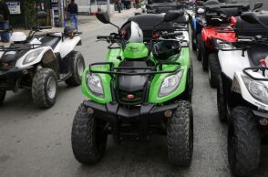 Δεκάδες τροχαία με «γουρούνες» σημειώνονται στα νησιά