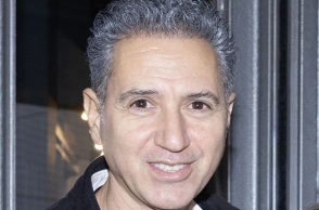 Δημήτρης Κόκοτας: «Δεν είναι ακριβώς σε καταστολή , αλλά σε άγρυπνο κώμα», ανέφερε η σύζυγός του