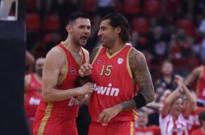 Ο Γιώργος Πρίντεζης αγωνίστηκε ξανά, σκόραρε το νικητήριο καλάθι και αποθεώθηκε μια τελευταία φορά 