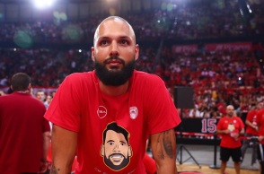 Ο Εβάν Φουρνιέ έφαγε σε ιστορικό σουβλατζίδικο στην Αθήνα και έπαθε πλάκα