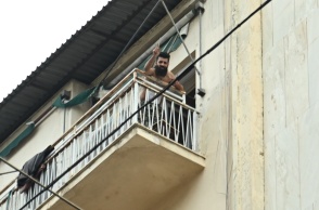 Άνδρας απειλεί να ανατινάξει τετράγωνο στην Αχαρνών