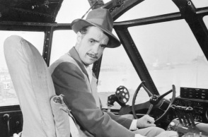 Σαν σήμερα: Χάουαρντ Χιουζ, o μεγιστάνας που λάτρευε τα αεροπλάνα
