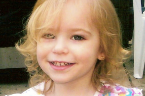 Η δίχρονη Ράιλι Ανν Σόγιερς ξυλοκοπήθηκε μέχρι θανάτου από τη μητέρα και τον πατριό της