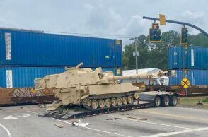 ΗΠΑ: Αμαξοστοιχία συγκρούεται με όχημα του στρατού σε ισόπεδη διάβαση