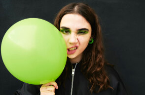 Δε μας παρατάς κι εσύ ρε μαμά!;