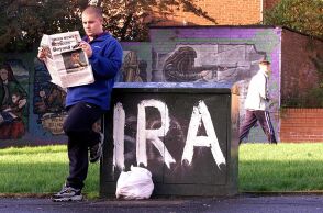 Σαν Σήμερα: Ο IRA παραδίδει τα όπλα του βάζοντας τέλος στην αιματηρή σύρραξη δεκαετιών