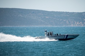 Αυξάνεται ο αριθμός των νεκρών από τη βύθιση λέμβου με μετανάστες στη Σάμο