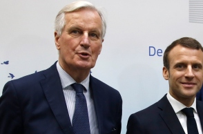 Ο Γάλλος Πρωθυπουργός Μισέλ Μπαρνιέ (α) και ο πρόεδρος της Γαλλίας Εμανουέλ Μακρόν (δ)