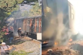 ΗΣΑΠ: Οι επιβάτες αποχώρησαν περπατώντας στις ράγες ελέω της φωτιάς