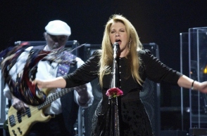 Η Στίβι Νικς