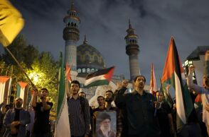 Ιρανοί στους δρόμους μετά το χτύπημα του Ισραήλ στο αρχηγείο της Χεζμπολάχ