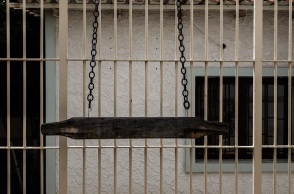 Κρατούμενος απέδρασε -για λίγο- από το Aστυνομικό Tμήμα της Ομόνοιας