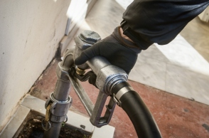 χερι κραταει αντλία πετρελαιου