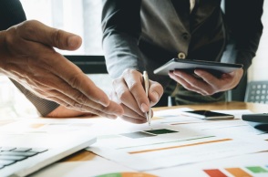 Ιστορικό ρεκόρ στην απασχόληση στο πρώτο οκτάμηνο του 2024 - Θετικό κατά 299.148 θέσεις το ισοζύγιο προσλήψεων