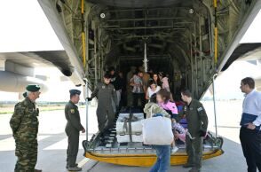 Επαναπατρίστηκαν 60 Έλληνες και Κύπριοι που είχαν εγκλωβιστεί στον Λίβανο