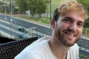 «Θυσιάστηκε σαν μάρτυρας αυτής της ιδεολογίας» λέει δακρυσμένος ο πατέρας του Ιωνά Καρούση