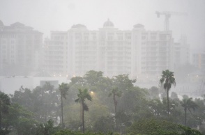 «Σαρώνει» στο πέρασμα του ο κυκλώνας Μίλτον