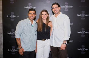 Η Κλαίρη Χαρόγιαννη, Marketing Director της Beverage World μαζί με τους δημιουργούς του Rocks ‘n‘ Grapes, Αλέξανδρος Τσελεπής και Κωνσταντίνος Θεοδωρακόπουλος