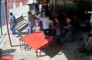 κατοικοι τρεχουν στους δρομους μετα απο σεισμο