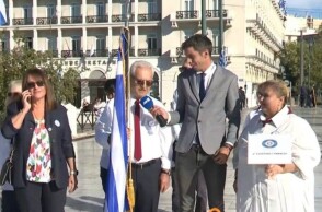 28η Οκτωβρίου: Σημαιοφόρος ετών 80! - O κ.Βασίλης, ο μεγαλύτερος μαθητής της Γ' Γυμνασίου 