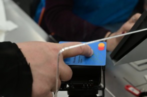 Κάρτες πληρωμών: Σε επίπεδο ρεκόρ η χρήση τους στην Ελλάδα