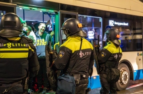 ολλανδοι αστυνομικοι, λεωφορείο, επιβάτες