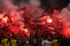 Γερμανία: Μέλος των Χριστιανοδημοκρατών εμφάνισε sex doll με μπλούζα Σεντ Πάουλι και θηλιά στο λαιμό