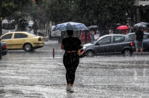 βροχες, κοσμος, ομπρελες