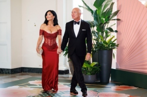 Ο Τζεφ Μπέζος με την Λόρεν Σάντσεζ