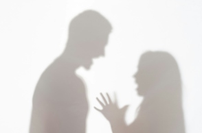 Θεσσαλονίκη: 27χρονη πήδηξε από μπαλκονόπορτα για να γλιτώσει από τον σύζυγό της